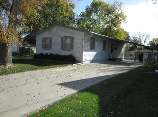 191 Crestmont Dr, Council Bluffs, IA 51503