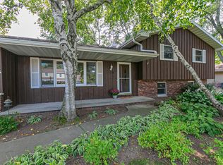 1763 Oakridge Ct, Menasha, WI 54952