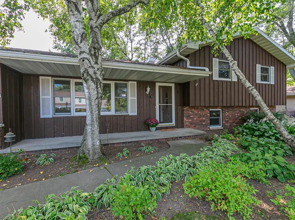 1763 Oakridge Ct, Menasha, WI 54952