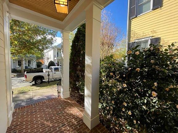 4th image of 205 Della St