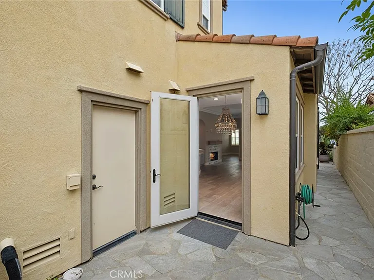 85 Passage — Photo 25