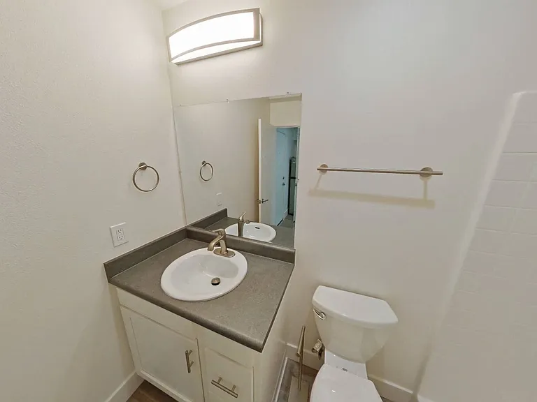 El Dorado Apartments — Photo 28