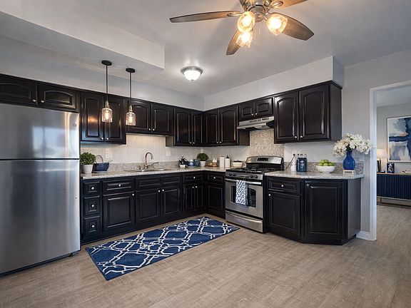 2nd image of 250-256 W 15th St #252-3