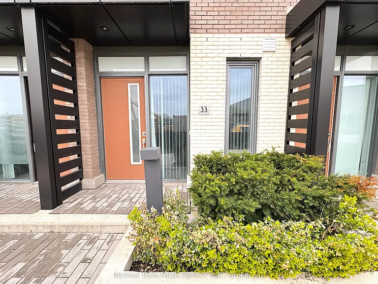 1050 Portage Pkwy #Townhouse 33 — Photo 3