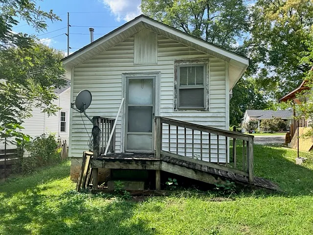 1612 Curd Dr — Photo 3