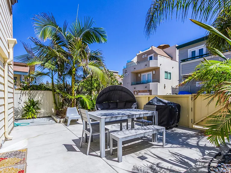 728 Jamaica Ct — Photo 89