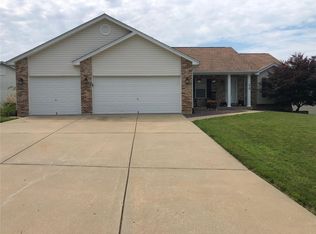 374 Santa Cruz Dr, Moscow Mills, MO 63362