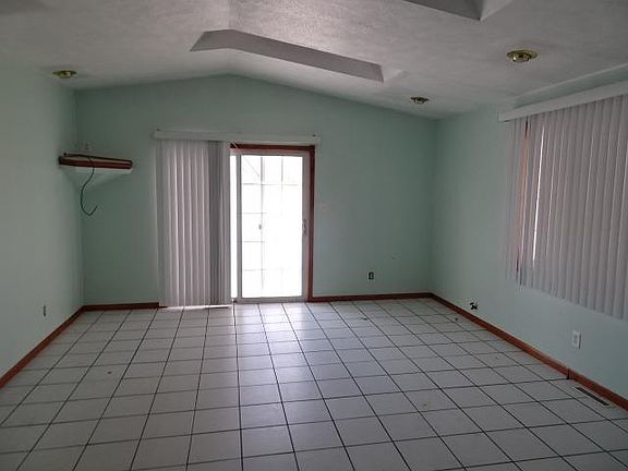3rd image of 5243 E Summerholme Dr