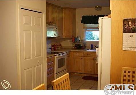 Kitchen2.JPG