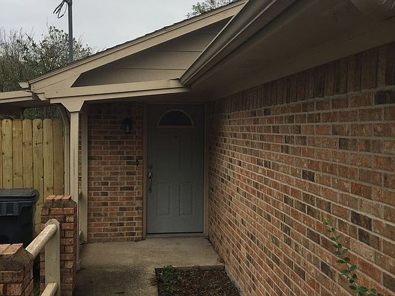 3rd image of 3221 McKnight Ln