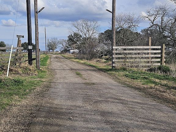 2nd image of 1836 County Road 219