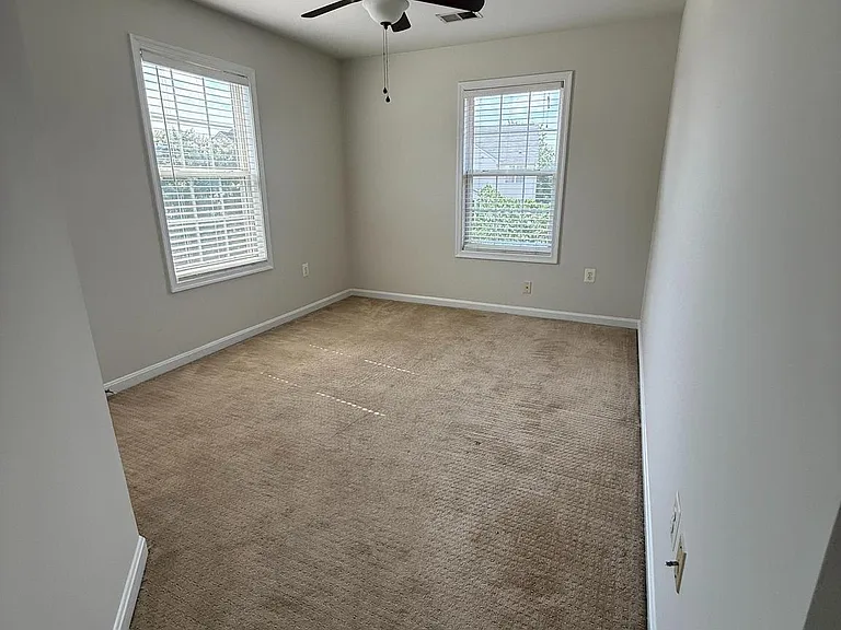19 Masters Dr — Photo 15