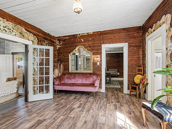4th image of 21248 Seminole Ave