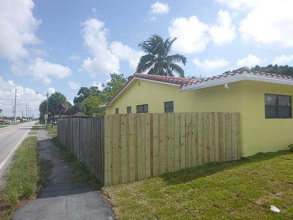 3rd image of 601 NE 38th St