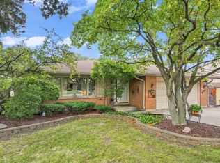 3310 Plum Grove Dr, Rolling Meadows, IL 60008