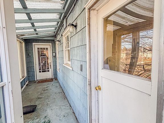 3rd image of 230 SE Spring St