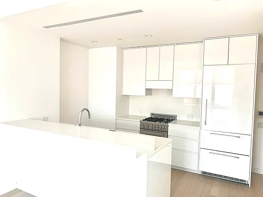 Rented by Luxury Apartments LIC | media 21