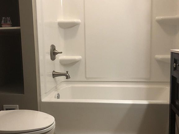 5th image of 10487 Cedar St