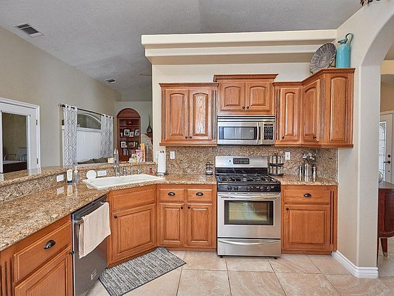 5th image of 15873 Tokay St