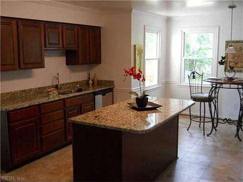 3rd image of 821 Nugent Dr