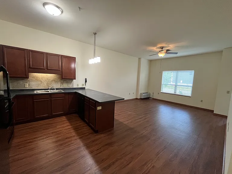 Granite Ridge Apartments — Photo 36