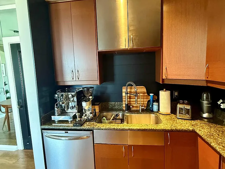 702 Ash St #1002 — Photo 13