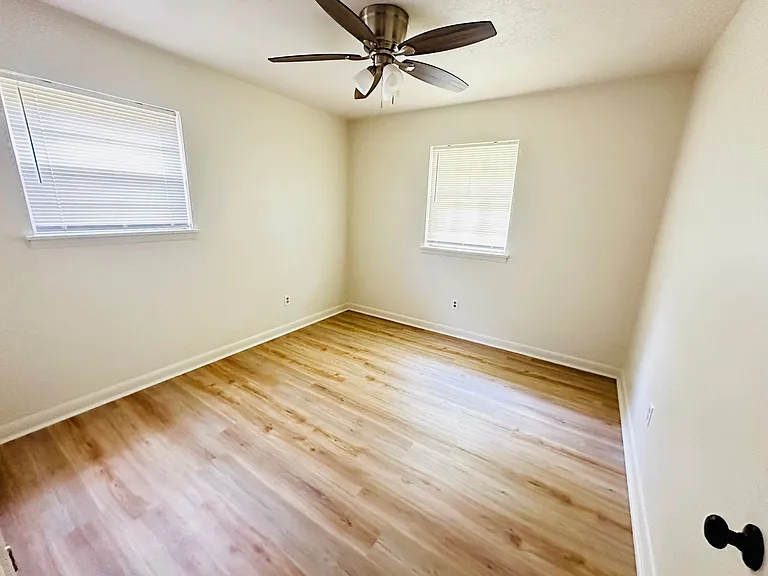 2619 Elkhart Dr — Photo 10