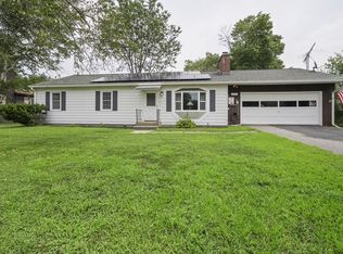 15 Oak Hill Rd, Greenfield, MA 01301