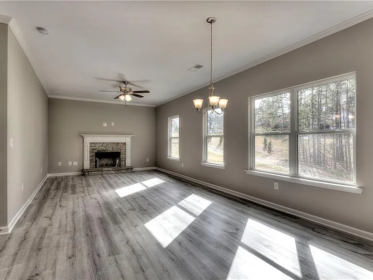 106 Belmont Ln — Photo 4