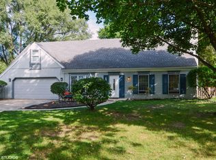 18 Beau Meade Rd, Oswego, IL 60543