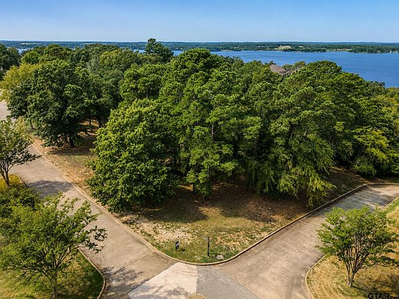4th image of Eagles Bluff Blvd