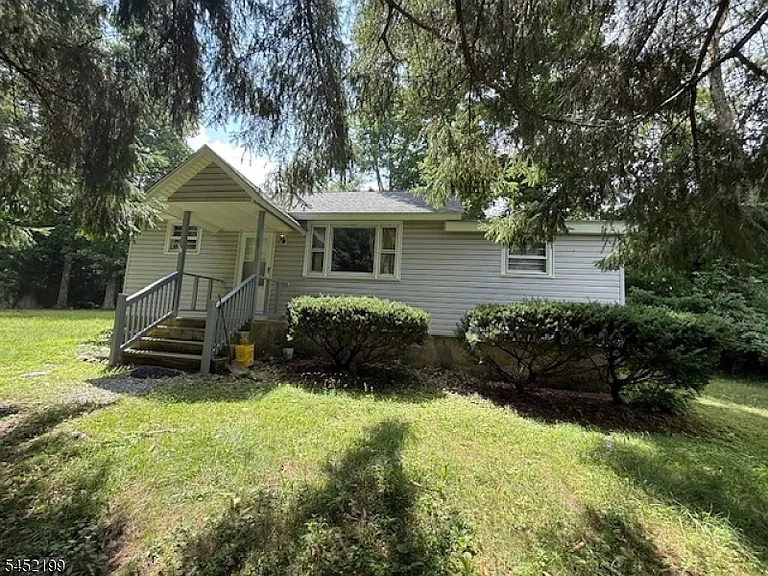 103 Edgewood Ln — Photo 2