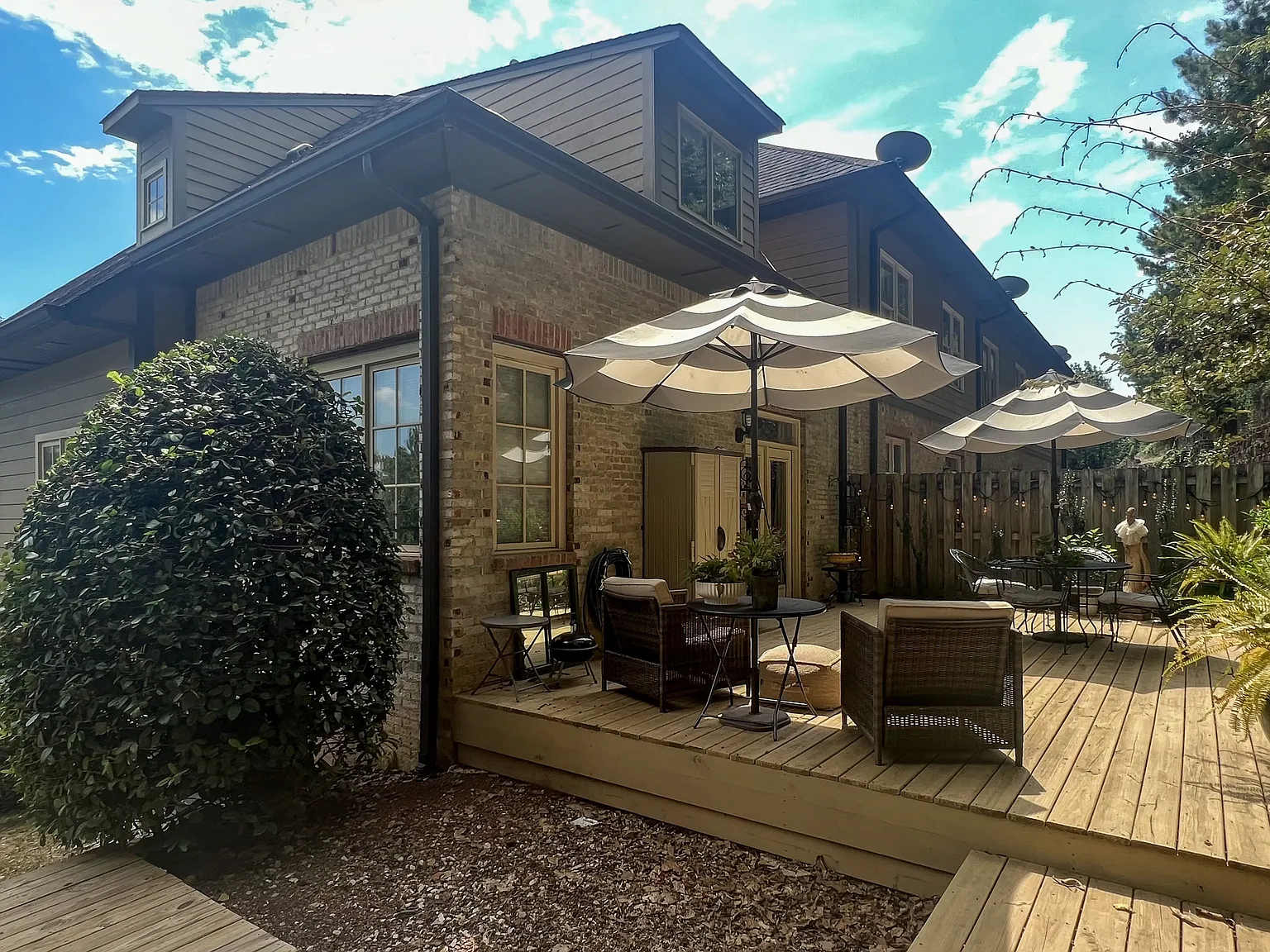 3 bed, 2083 sqft, $2,300 — Photo 2