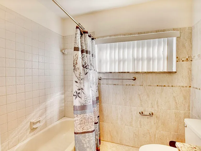 17768 Maplewood Dr — Photo 32