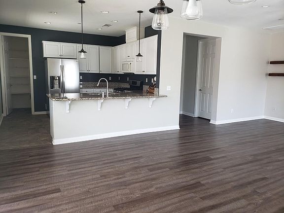 3rd image of 32675 Bingham Dr