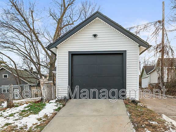 4th image of 3228 Fontenelle Blvd