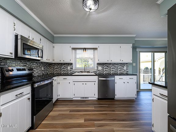 3rd image of 4906 Creekside Drive