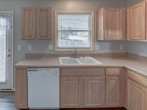 5th image of 13100 Nebraska Ct