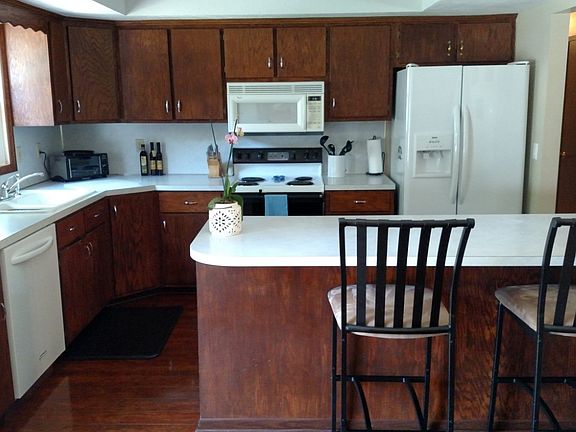 4th image of 7512 Drexel St