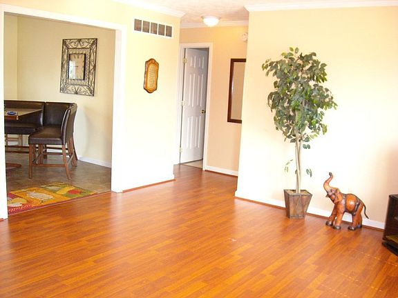 2nd image of 1208 Evergreen Way