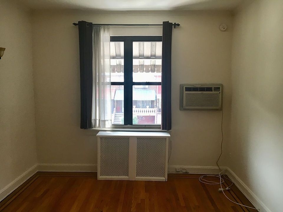 2nd image of 3165 32nd St