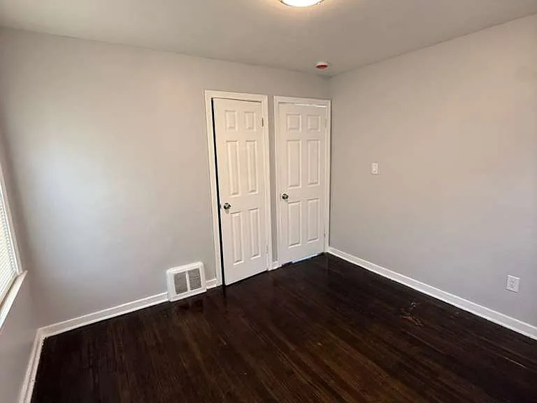 9054 Grandville Ave — Photo 6