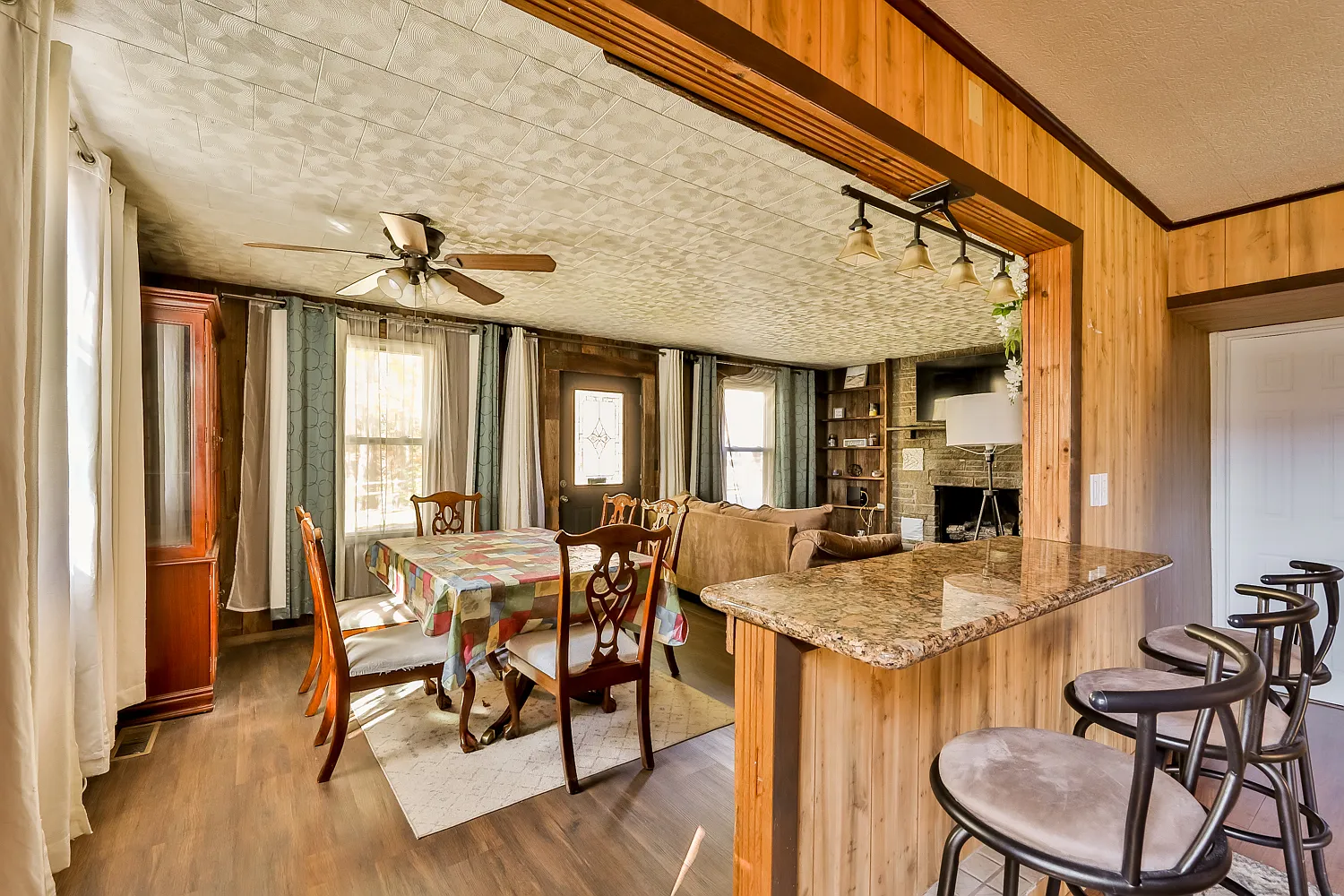 4 bed, 1457 sqft, $2,500 — Photo 4