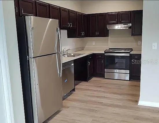 2 bed, 1.0 bath, 830 sqft, $1,445 — Photo 2