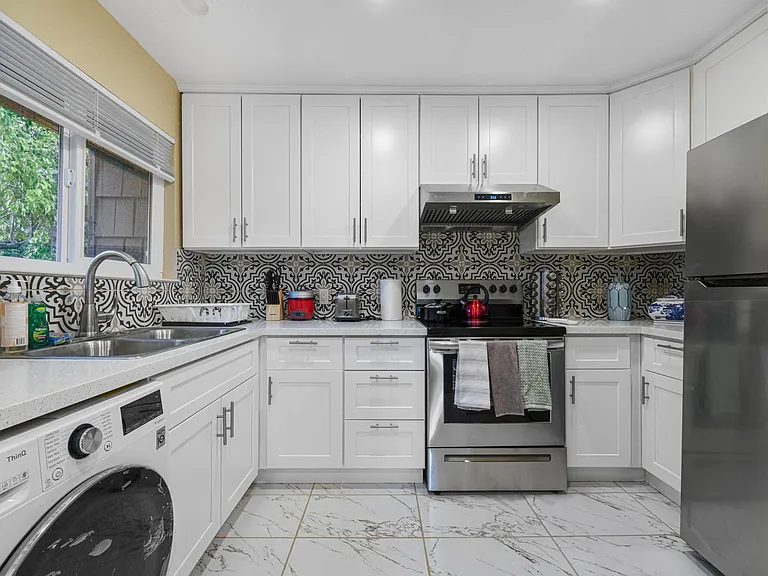 888 Golden Saratoga-Cupertino Apartment Homes — Photo 15