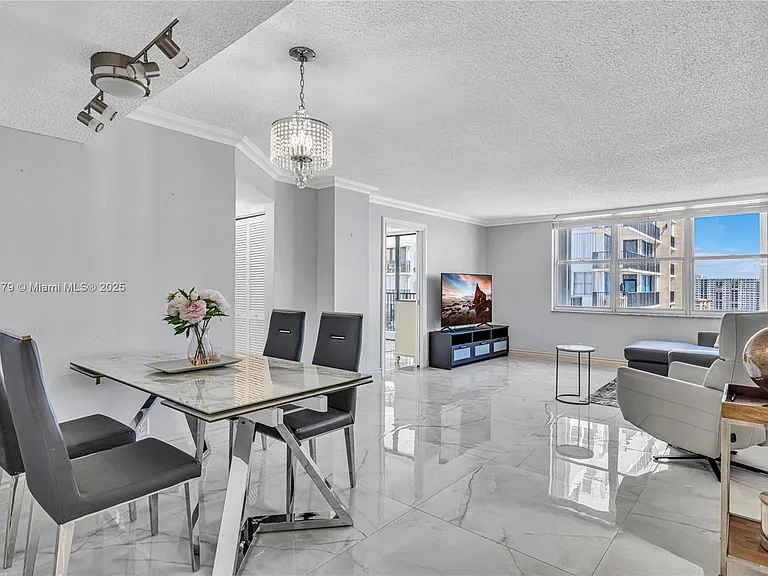 2201 S Ocean Dr — Photo 3