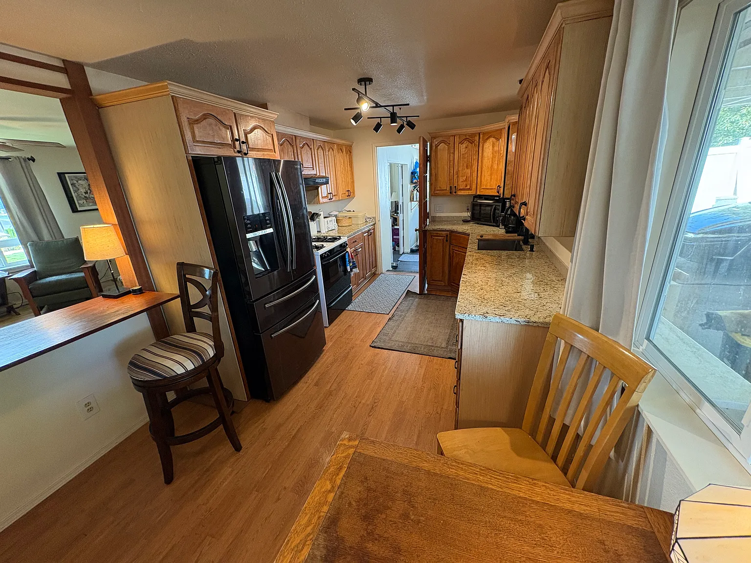 3 bed, 1952 sqft, $2,750 — Photo 4