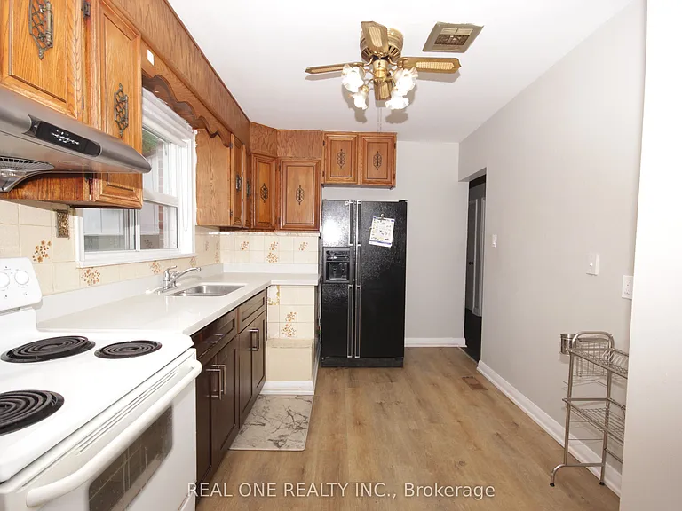 157 Shropshire Dr — Photo 6