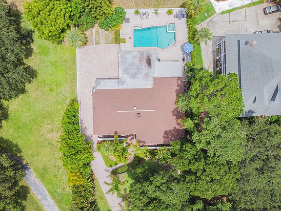 4th image of 493 Bluff View Dr