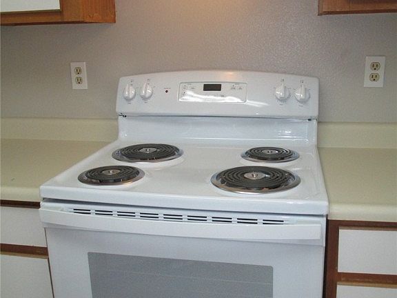 5th image of 5111 Pioneer Ave APT 204